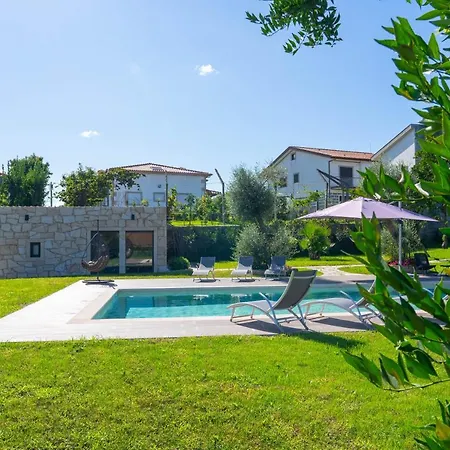 Semesterbostad Casa Castanhas - Near Geres Braga